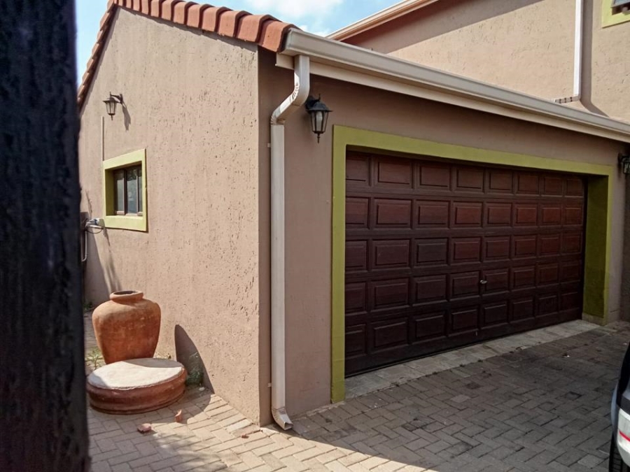 3 Bedroom Property for Sale in Leeuwenhof Estate Gauteng