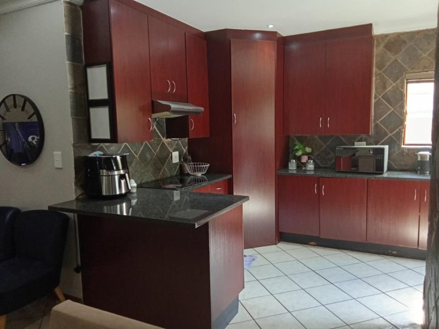 3 Bedroom Property for Sale in Leeuwenhof Estate Gauteng