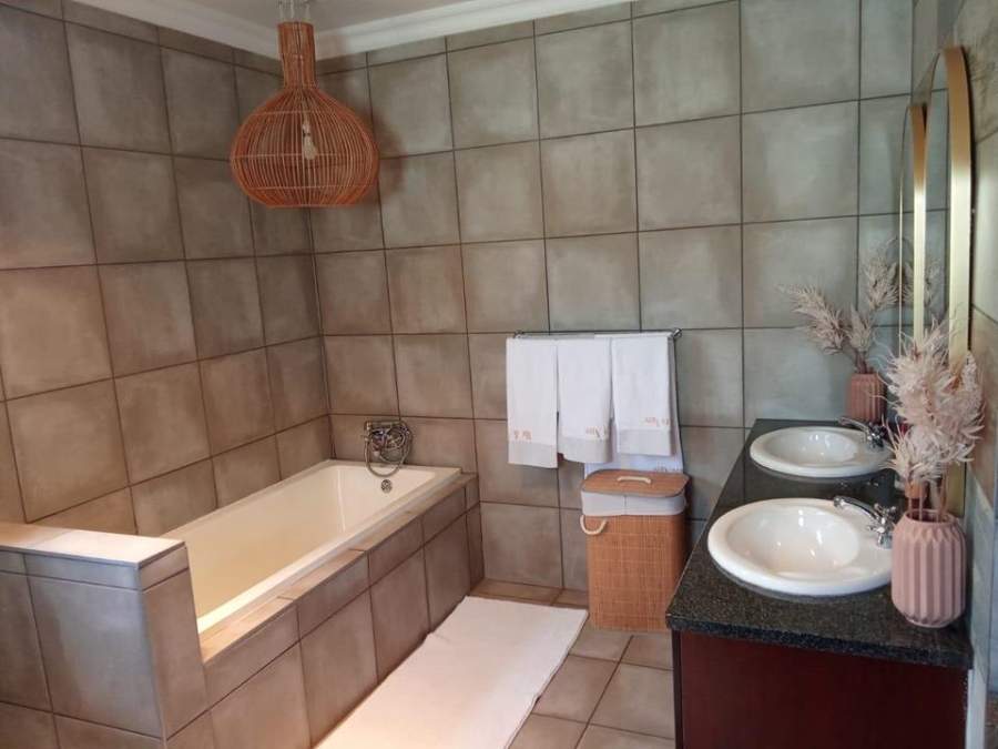 3 Bedroom Property for Sale in Leeuwenhof Estate Gauteng