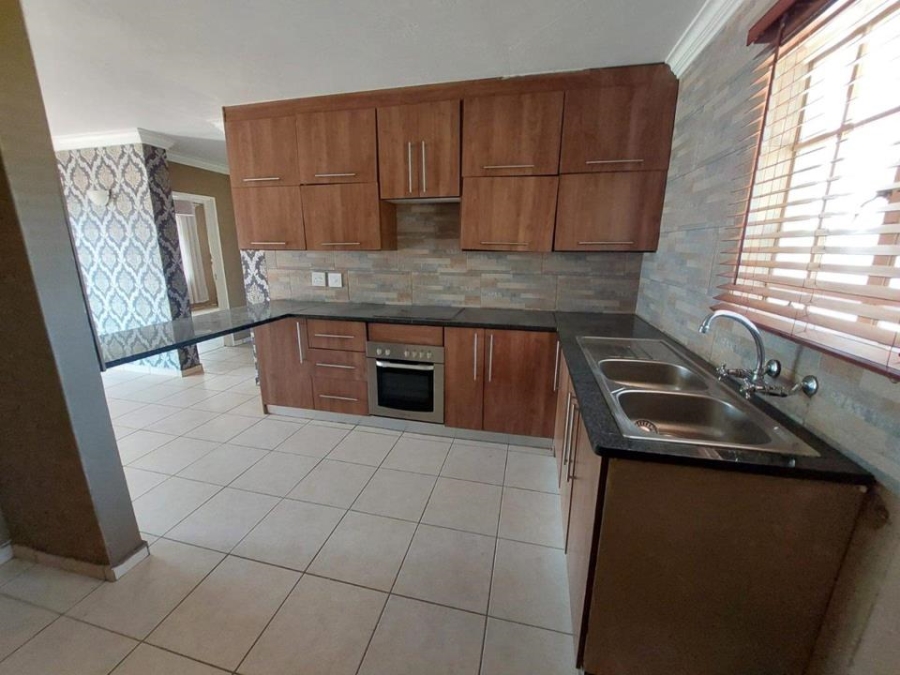 To Let 2 Bedroom Property for Rent in Olympus AH Gauteng