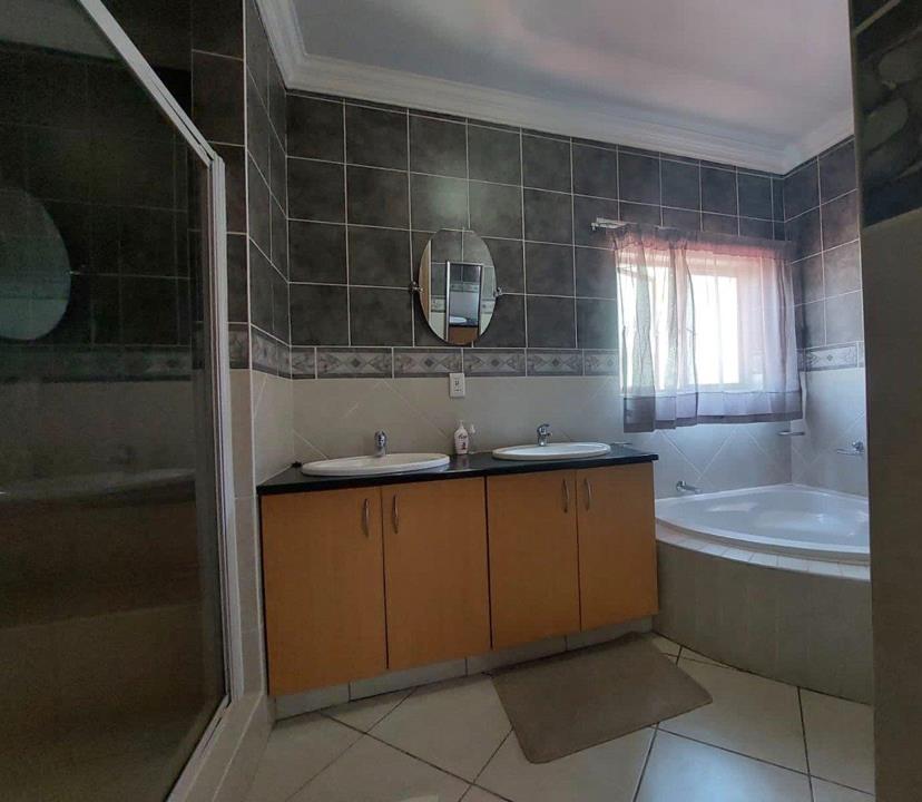 To Let 4 Bedroom Property for Rent in Willow Acres Gauteng