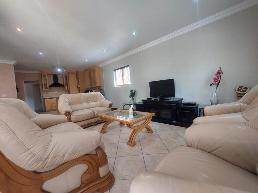 To Let 4 Bedroom Property for Rent in Willow Acres Gauteng