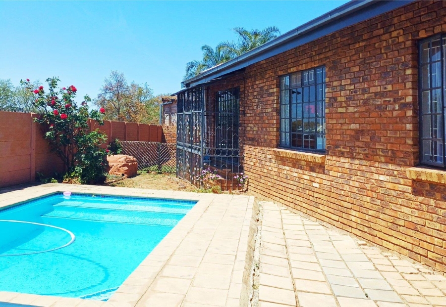 5 Bedroom Property for Sale in Erasmuskloof Gauteng