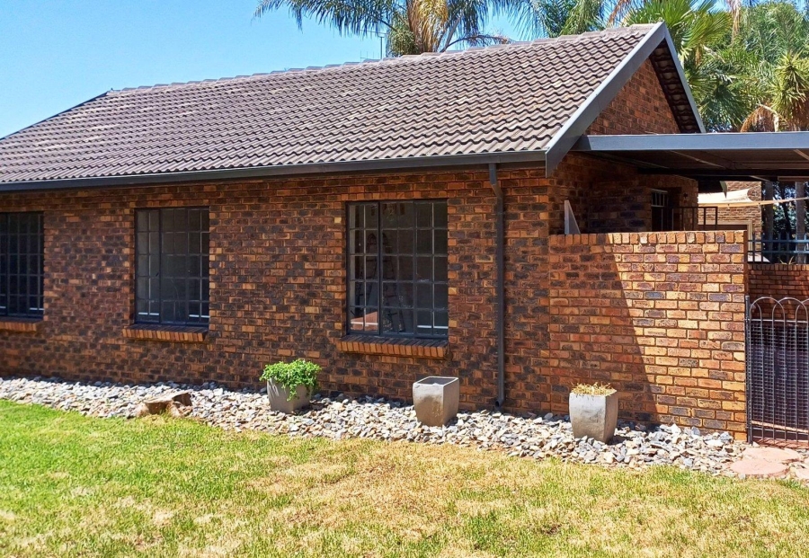 5 Bedroom Property for Sale in Erasmuskloof Gauteng