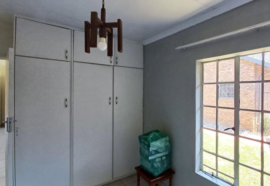 5 Bedroom Property for Sale in Erasmuskloof Gauteng