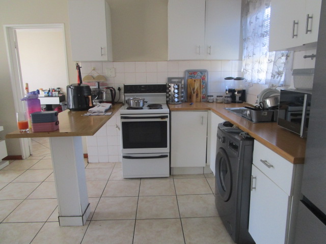 1 Bedroom Property for Sale in Die Hoewes Gauteng