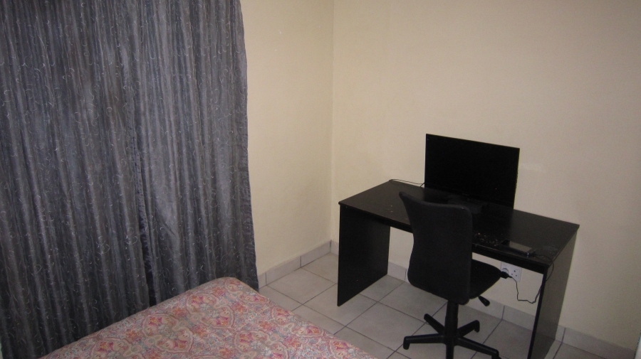 2 Bedroom Property for Sale in Die Hoewes Gauteng