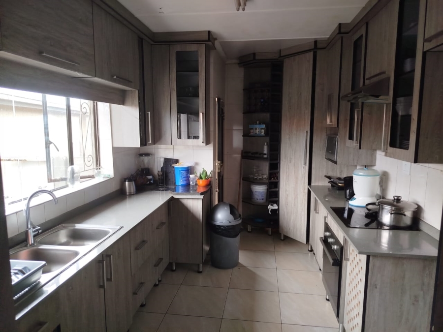 To Let 4 Bedroom Property for Rent in Witpoortjie Gauteng