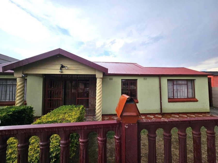 5 Bedroom Property for Sale in Alrapark Gauteng