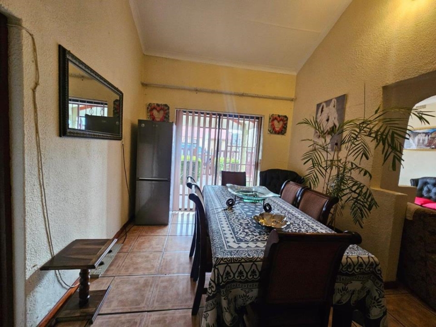 5 Bedroom Property for Sale in Alrapark Gauteng