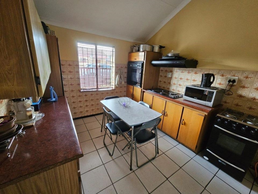 5 Bedroom Property for Sale in Alrapark Gauteng