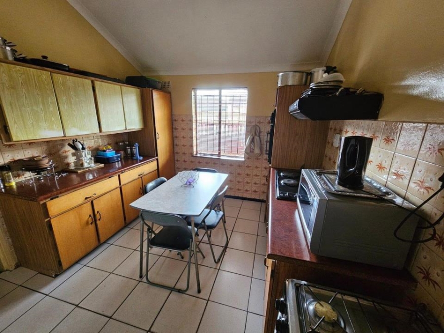 5 Bedroom Property for Sale in Alrapark Gauteng