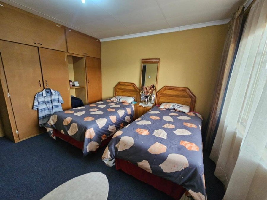 5 Bedroom Property for Sale in Alrapark Gauteng