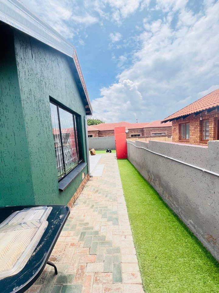 3 Bedroom Property for Sale in Soshanguve WW Gauteng