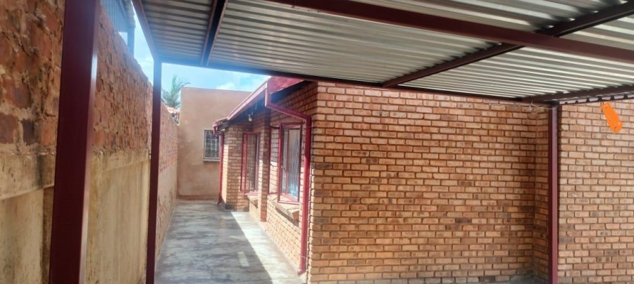 4 Bedroom Property for Sale in Soshanguve UU Gauteng