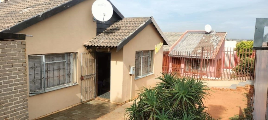 2 Bedroom Property for Sale in Mamelodi East Gauteng