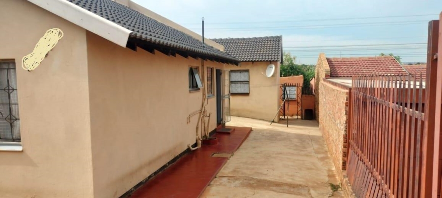 2 Bedroom Property for Sale in Mamelodi East Gauteng