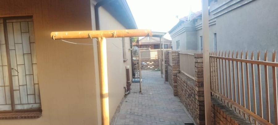 3 Bedroom Property for Sale in Soshanguve VV Gauteng