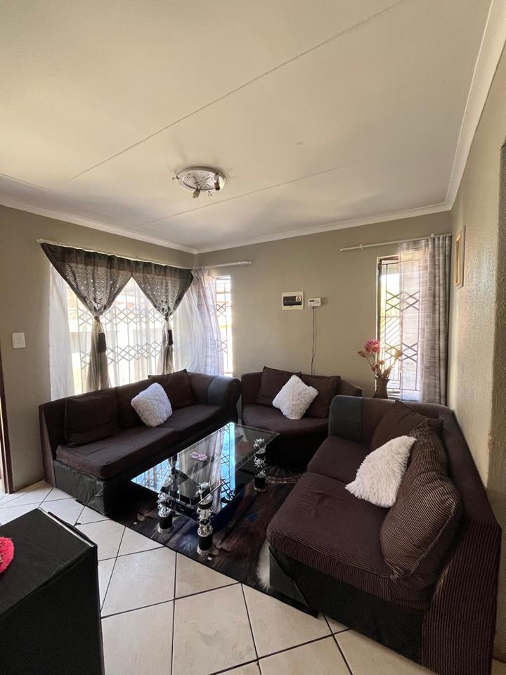 2 Bedroom Property for Sale in Soshanguve VV Gauteng