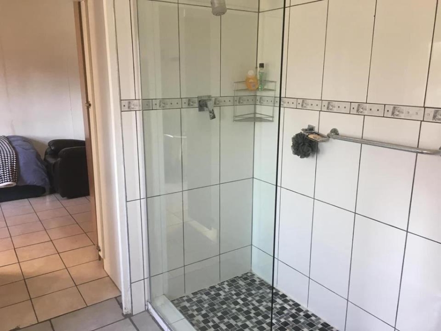 To Let 1 Bedroom Property for Rent in Montroux Gauteng