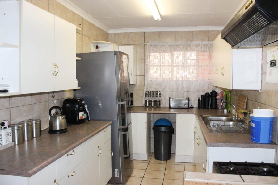 7 Bedroom Property for Sale in Dalview Gauteng