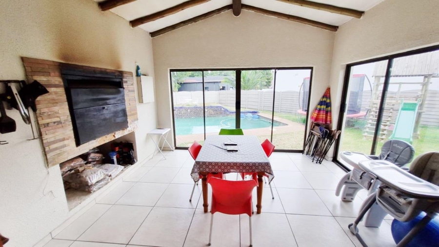 3 Bedroom Property for Sale in Farrarmere Gauteng