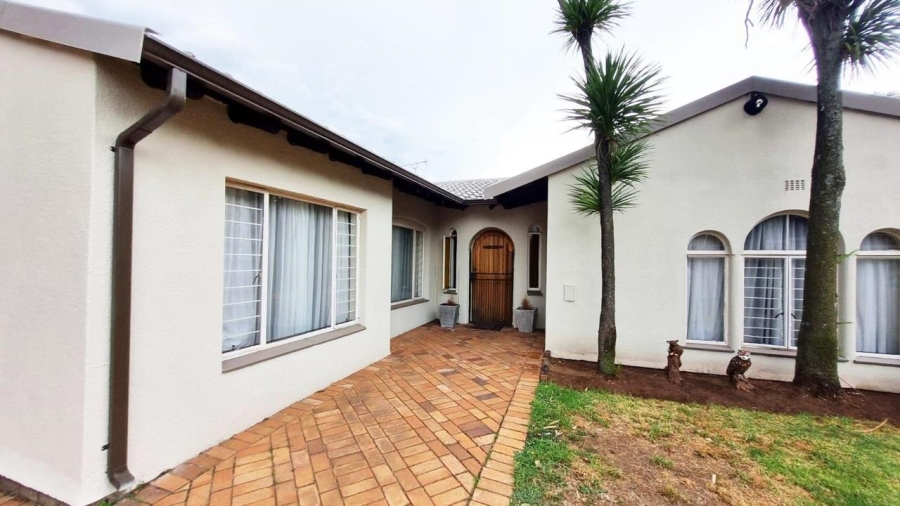 3 Bedroom Property for Sale in Farrarmere Gauteng