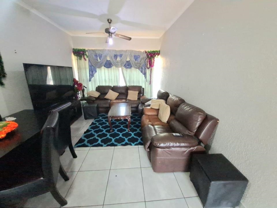 2 Bedroom Property for Sale in Pretoria Gardens Gauteng