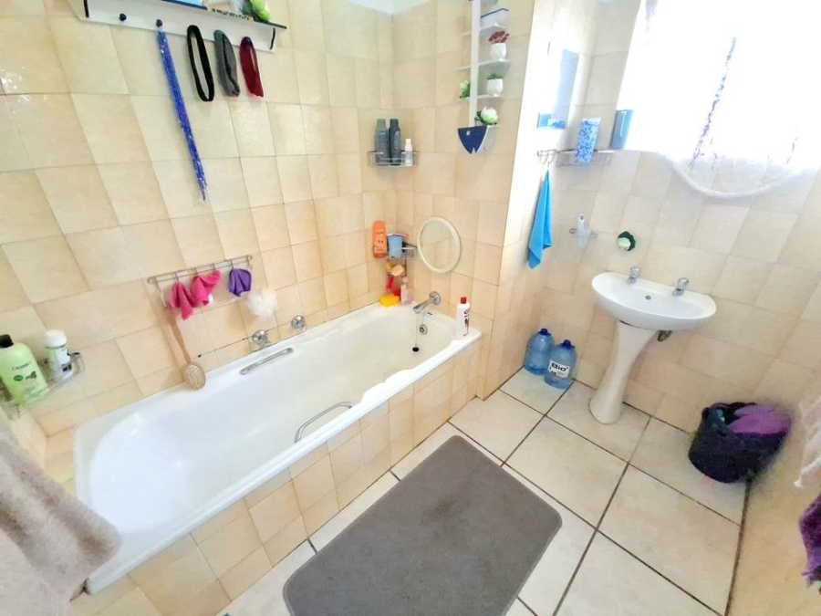 3 Bedroom Property for Sale in Mountain View Gauteng