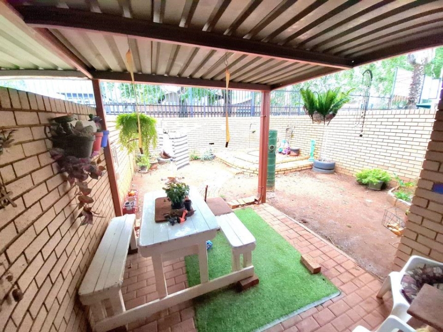 3 Bedroom Property for Sale in Mountain View Gauteng