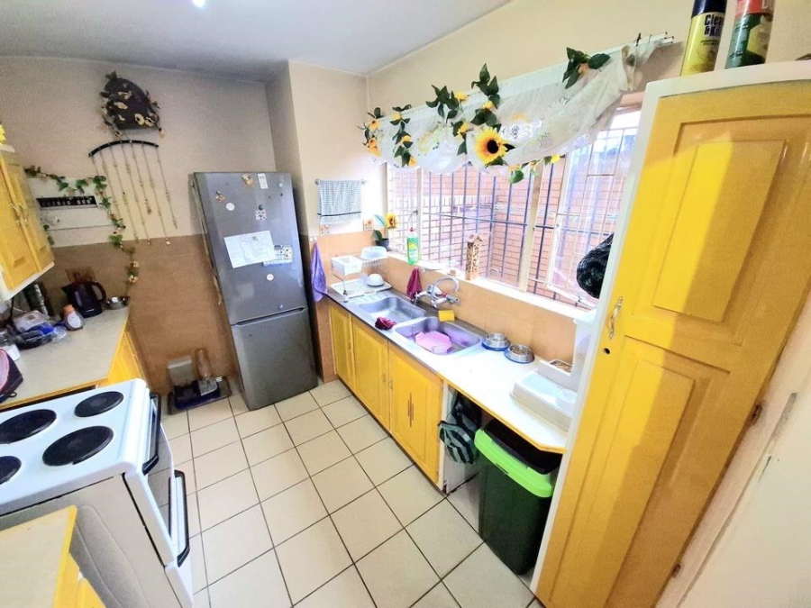 3 Bedroom Property for Sale in Mountain View Gauteng