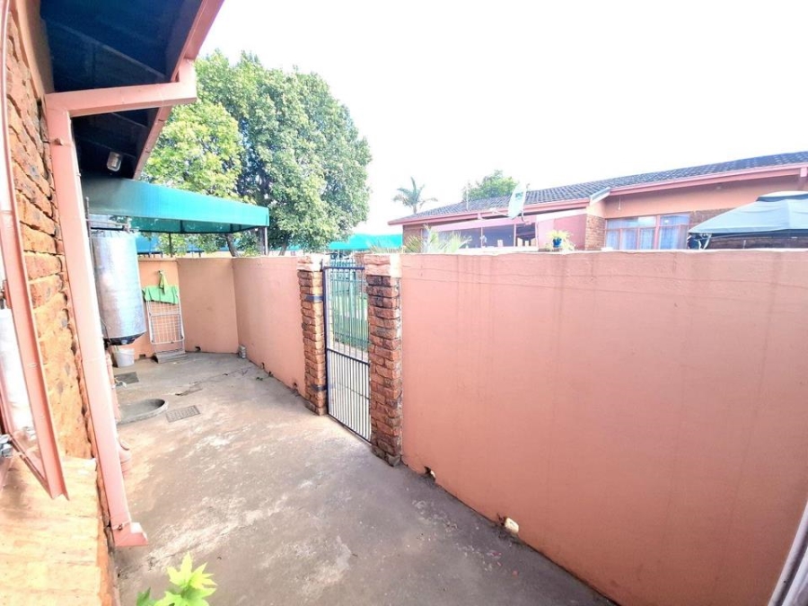 2 Bedroom Property for Sale in Hermanstad Gauteng