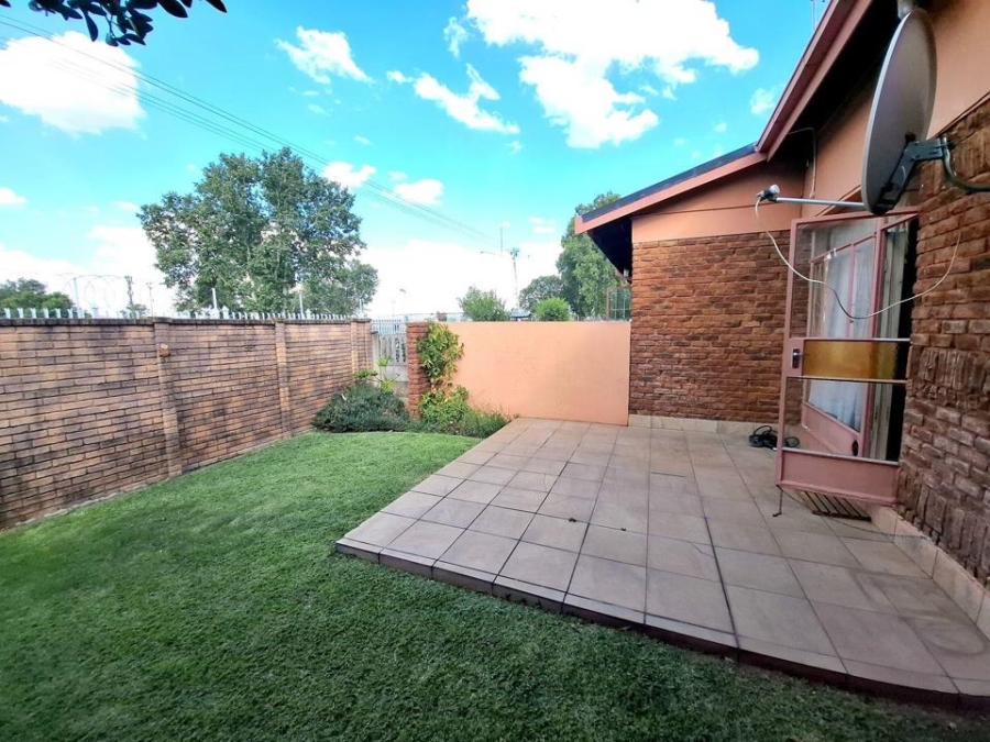 2 Bedroom Property for Sale in Hermanstad Gauteng