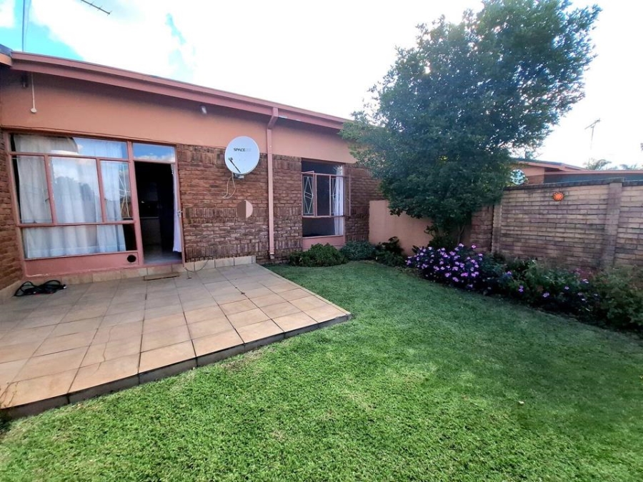 2 Bedroom Property for Sale in Hermanstad Gauteng