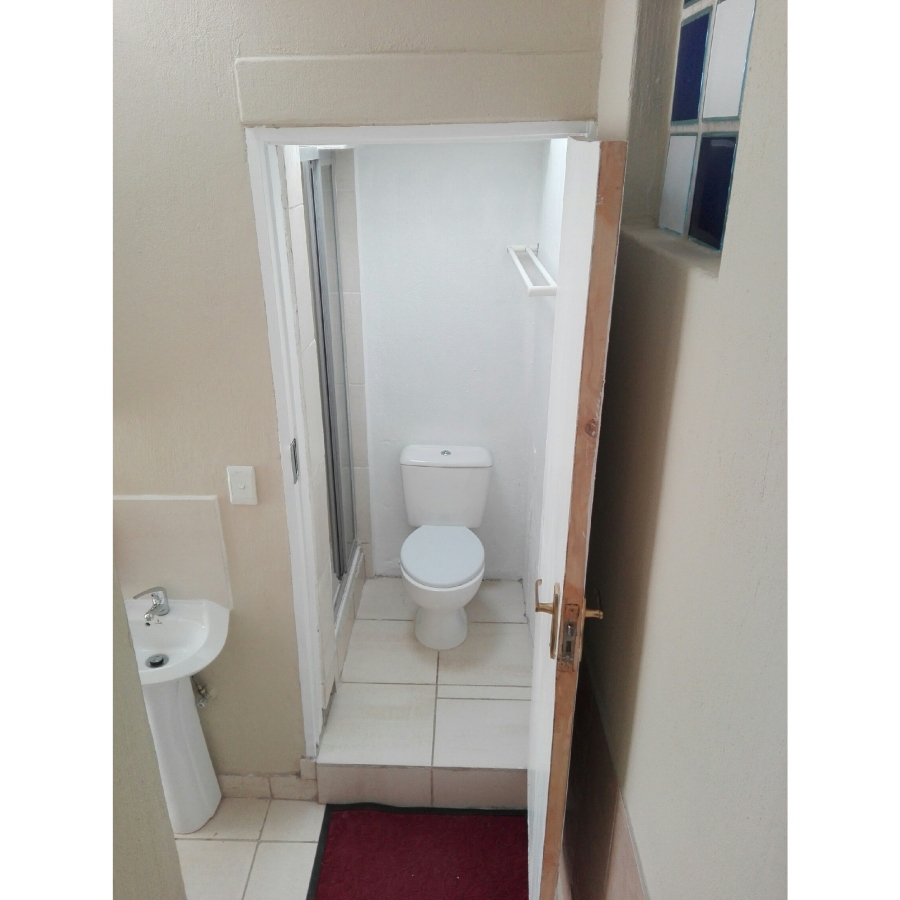 To Let 1 Bedroom Property for Rent in Fontainebleau Gauteng