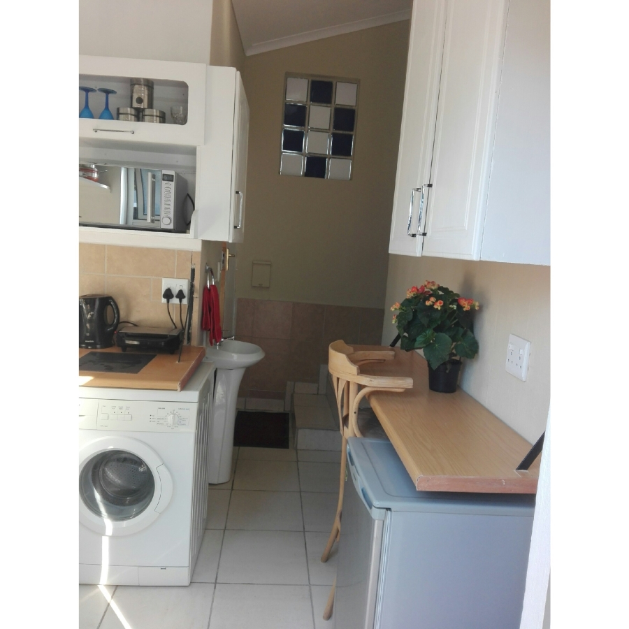 To Let 1 Bedroom Property for Rent in Fontainebleau Gauteng