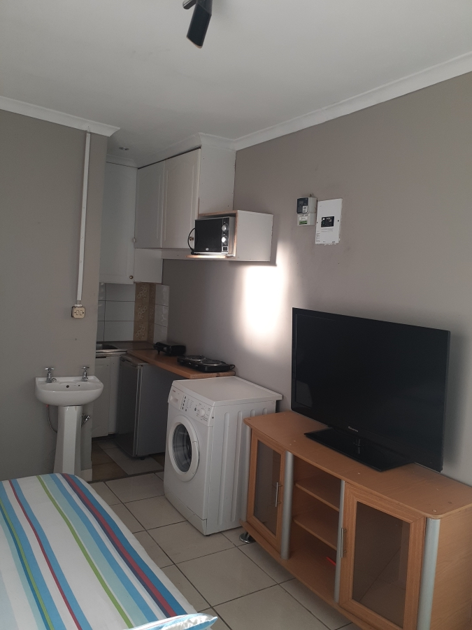 Room for rent in Fontainebleau Gauteng. Listed by PropertyCentral