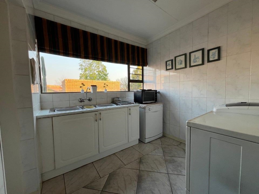 10 Bedroom Property for Sale in Rispark Gauteng