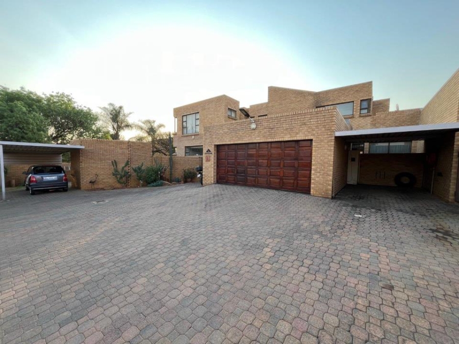 10 Bedroom Property for Sale in Rispark Gauteng