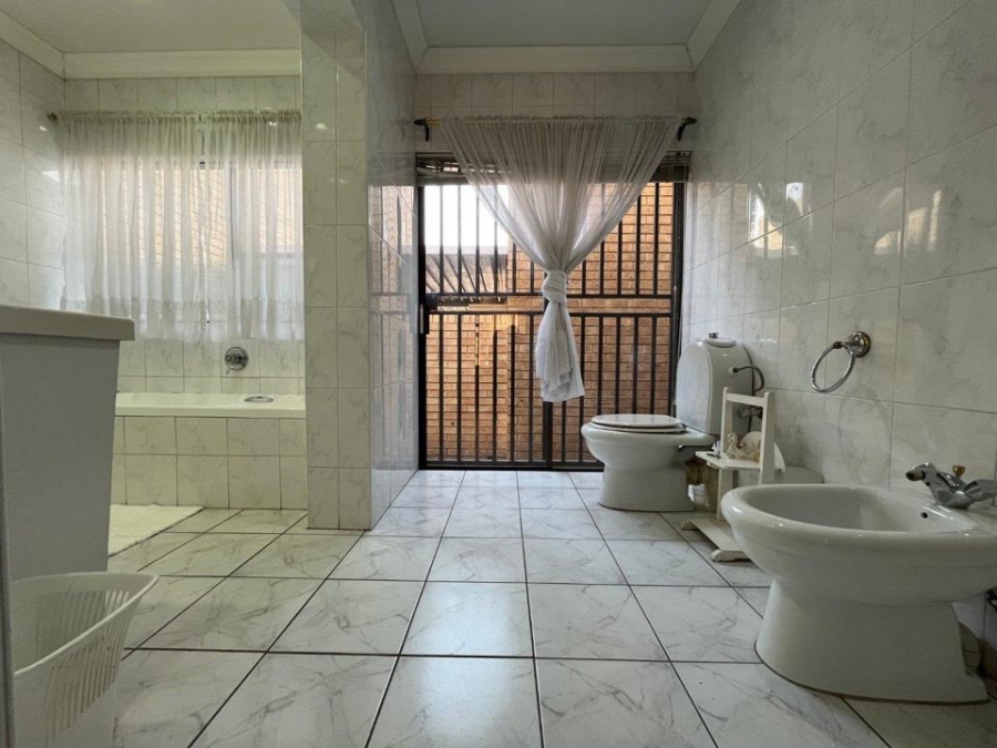 10 Bedroom Property for Sale in Rispark Gauteng