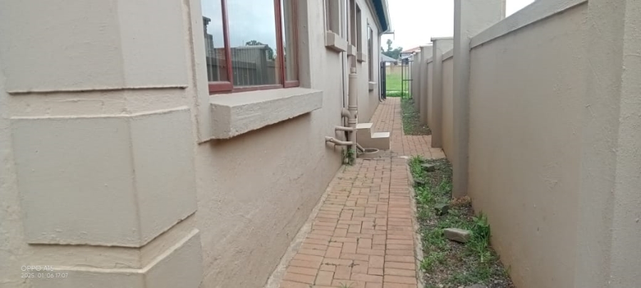 To Let 3 Bedroom Property for Rent in Quellerie Park Gauteng