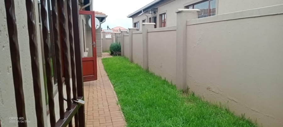 To Let 3 Bedroom Property for Rent in Quellerie Park Gauteng