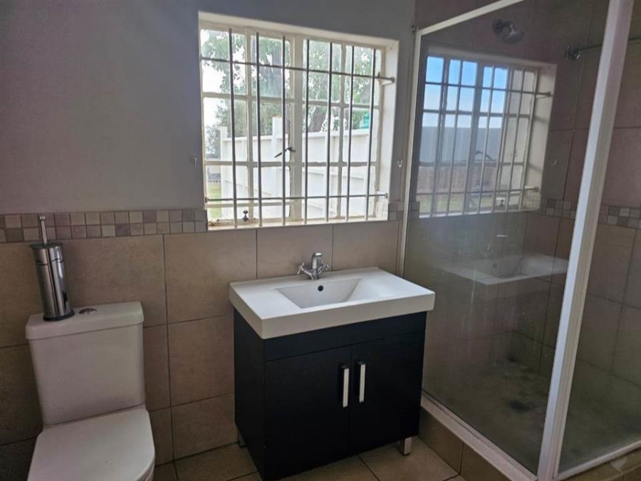 To Let 4 Bedroom Property for Rent in Blue Hills Gauteng