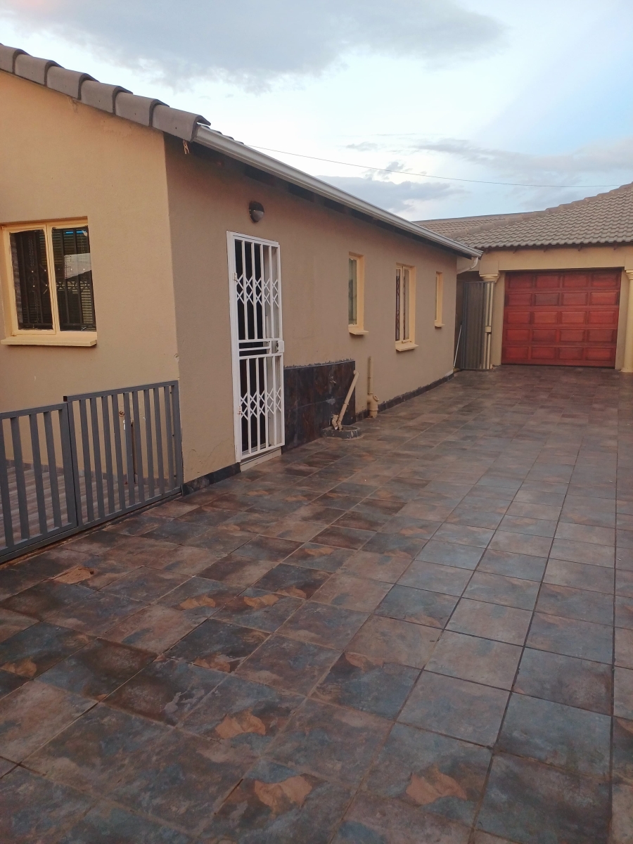 To Let 3 Bedroom Property for Rent in Protea Glen Gauteng