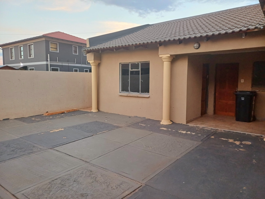 To Let 3 Bedroom Property for Rent in Protea Glen Gauteng