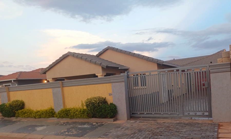 To Let 3 Bedroom Property for Rent in Protea Glen Gauteng