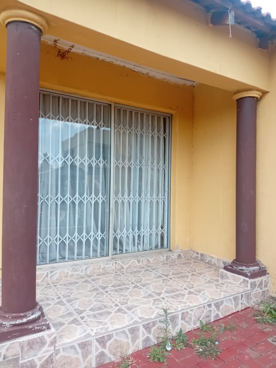 To Let 3 Bedroom Property for Rent in Protea North Gauteng