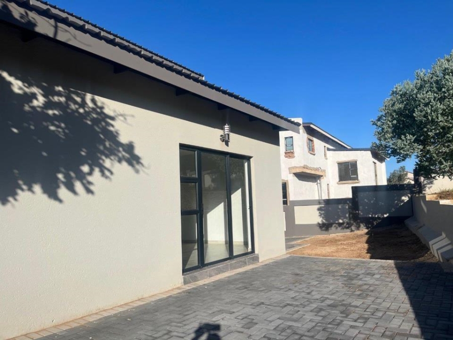 5 Bedroom Property for Sale in Roodepark Eco Estate Gauteng