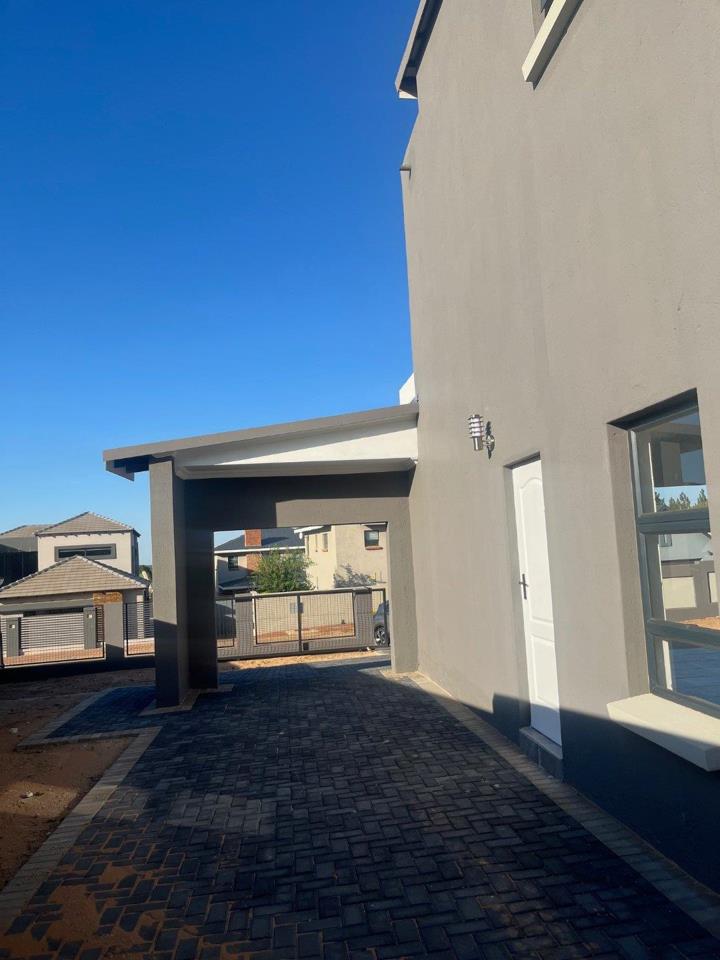 5 Bedroom Property for Sale in Roodepark Eco Estate Gauteng