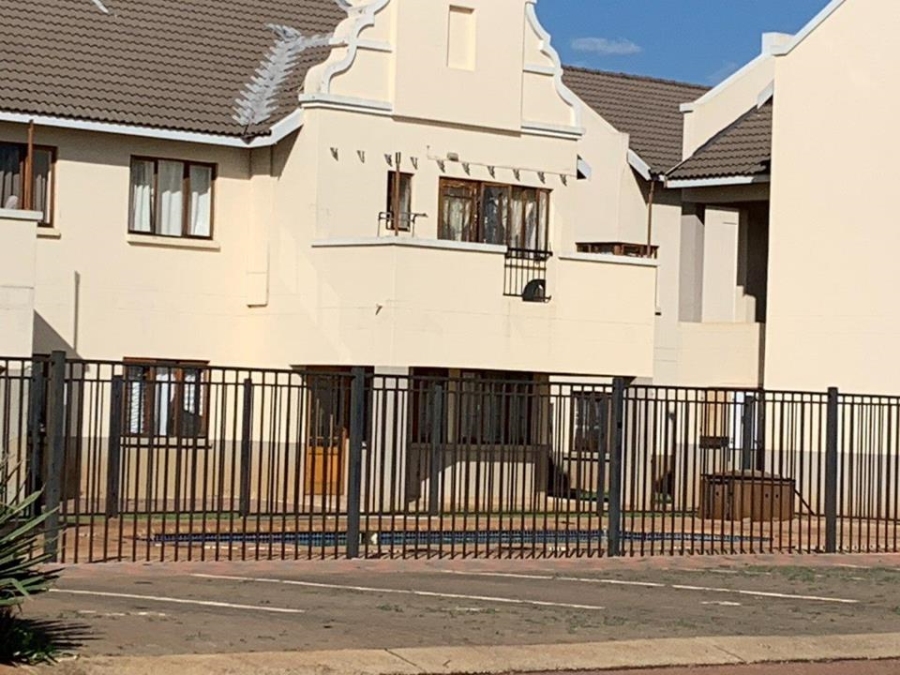 2 Bedroom Property for Sale in Hesteapark Gauteng